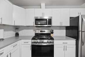 Stylish 1BR Near UT Highland Evonify