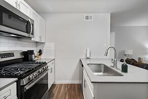 Stylish 2BR Near UT Highland Evonify