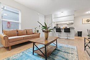 Stylish 2BR Near UT Highland Evonify