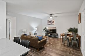 Stylish 2BR Near UT Highland Evonify