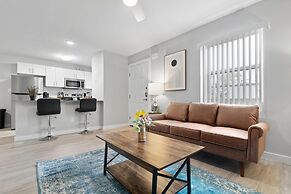 Modern 2BR Near UT Hyde Park Evonify
