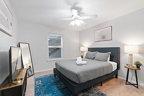 Modern 2BR Near UT Hyde Park Evonify