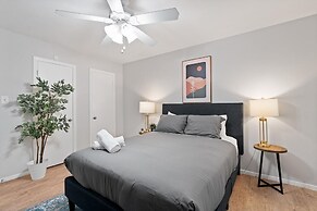 Stylish 1BR Near UT Highland Evonify