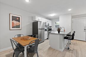 Modern 2BR Near UT Hyde Park Evonify