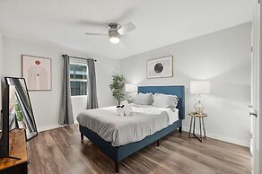 Modern 2BR Near UT Hyde Park Evonify