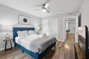 Modern 2BR Near UT Hyde Park Evonify