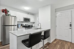 Modern 2BR Near UT Hyde Park Evonify