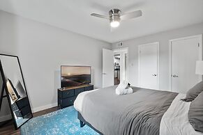Modern 2BR Near UT Hyde Park Evonify