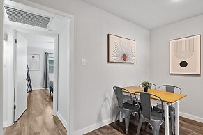 Modern 2BR Near UT Hyde Park Evonify