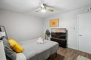 Stylish 1BR Near UT Highland Evonify