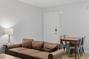 Stylish 1BR Near UT Highland Evonify