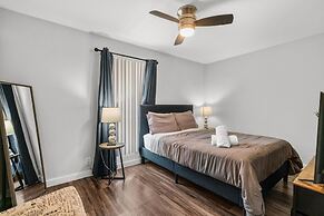 Stylish 1BR Near UT Highland Evonify