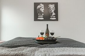 Lumina apart near Cinema Museum