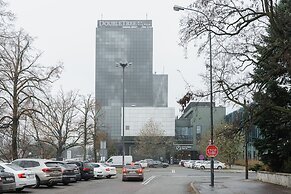 Lumina apart near Cinema Museum