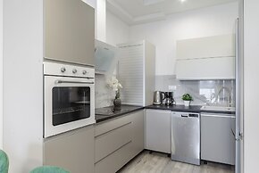 Lumina apart near Cinema Museum