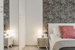 Lumina apart near Cinema Museum