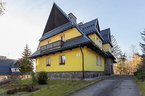 Salamandra Apartment by Renters Prestige