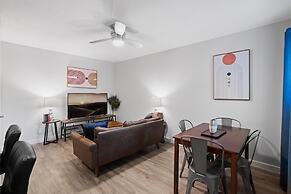 Stylish 1BR Near UT Highland Evonify