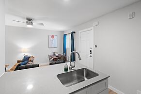 Stylish 1BR Near UT Highland Evonify