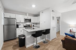 Stylish 1BR Near UT Highland Evonify