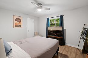 Stylish 1BR Near UT Highland Evonify