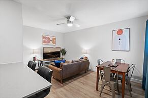 Stylish 1BR Near UT Highland Evonify