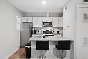 Stylish 1BR Near UT Highland Evonify