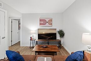 Stylish 1BR Near UT Highland Evonify