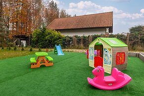 House Ostoya Wrzosowo by Renters