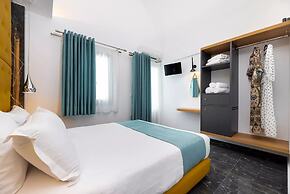 Deluxe Suites Santorini