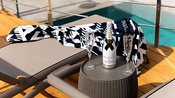 Deluxe Suites Santorini