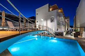 Deluxe Suites Santorini