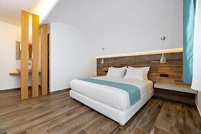 Deluxe Suites Santorini