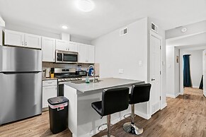 Stylish 2BR Near UT Highland Evonify
