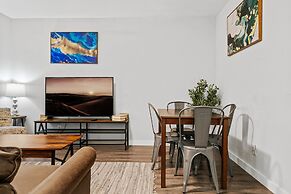 Stylish 2BR Near UT Highland Evonify