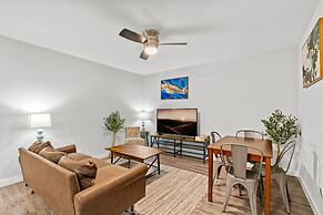 Stylish 2BR Near UT Highland Evonify