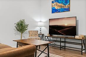 Stylish 2BR Near UT Highland Evonify