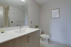 Fantastic 2BR Condo at Crystal City