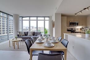 Fantastic 2BR Condo at Crystal City