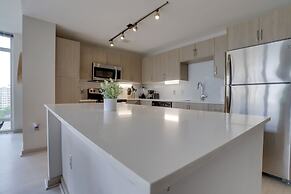 Fantastic 2BR Condo at Crystal City