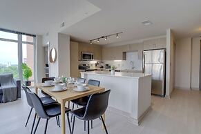 Wonderful 2BR Condo at Crystal City