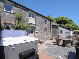 Courtyard Cottage - Within the Helland Barton Farm Collection