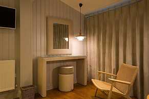 Rosewood by the River