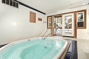 Updated 2Br Plus Loft Condo on Shuttle Route! Sleeps 8 & Kids Ski Free