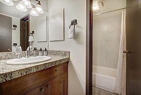 Updated 2Br Plus Loft Condo on Shuttle Route! Sleeps 8 & Kids Ski Free