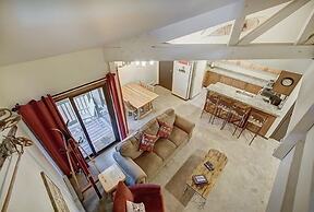 Updated 2Br Plus Loft Condo on Shuttle Route! Sleeps 8 & Kids Ski Free