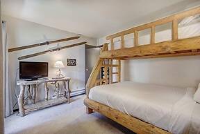 Updated 2Br Plus Loft Condo on Shuttle Route! Sleeps 8 & Kids Ski Free