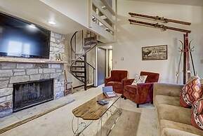 Updated 2Br Plus Loft Condo on Shuttle Route! Sleeps 8 & Kids Ski Free