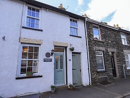 Tizzie Whizie Cottage