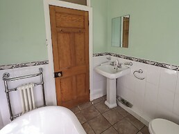 Tizzie Whizie Cottage